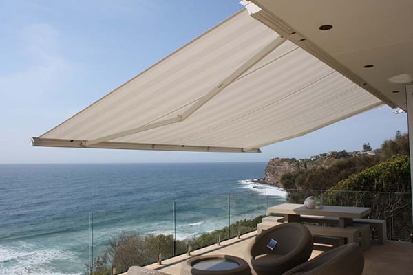 external-retractable-awning